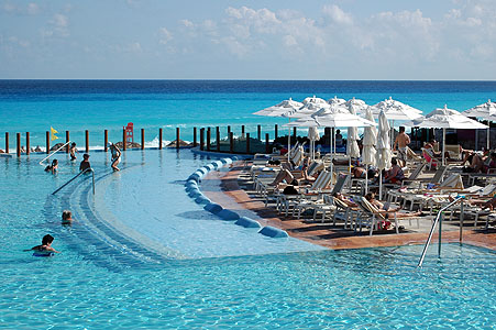 Monday, November 1, 2010 Cancun 029.JPG